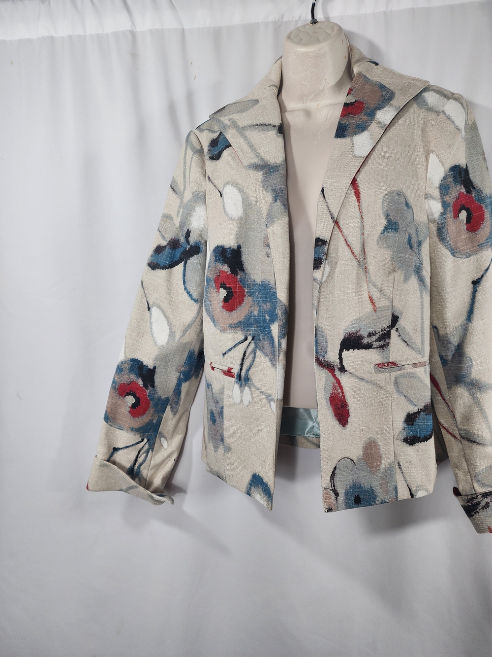 3 Sisters Floral Print Linen-Blend Blazer in Beige with Blue & Red Accents